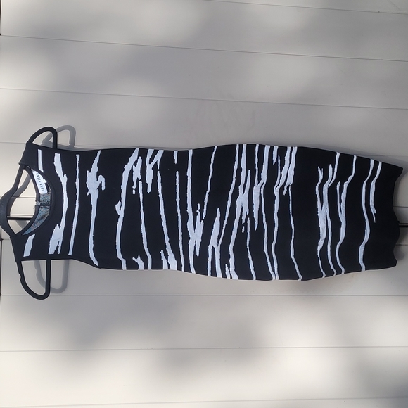 John & Jenn woman's bandage dress - Picture 1 of 6